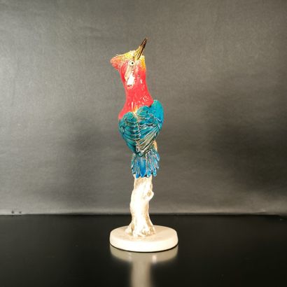Bird in polychrome porcelain. Signed. Height:...