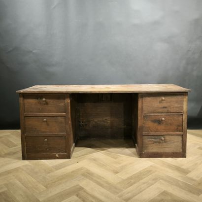 Bureau à caissons en chêne, ouvrant par 6...