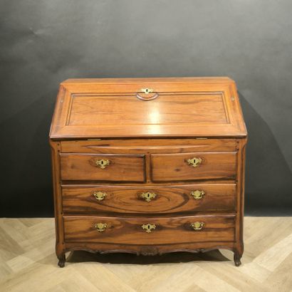 Scriban chest of drawers with slightly curved...