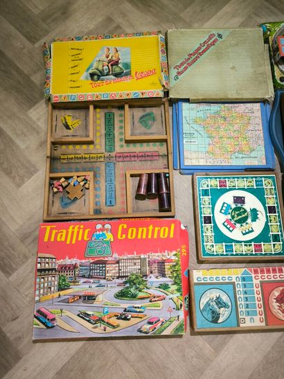 Set of games and toys including: Tour du...
