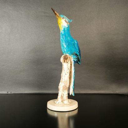 Kingfisher in polychrome porcelain. Signed....
