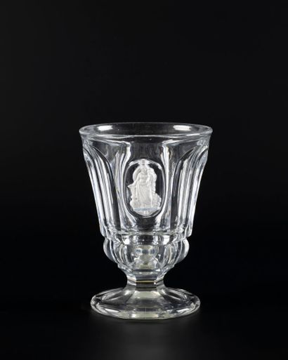 Grenelle. Pedestal glass in cut crystal with...