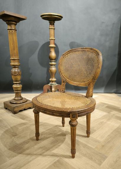 Lot of small furniture :
- tripod pedestal...