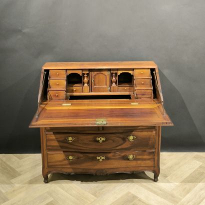 Scriban chest of drawers with slightly curved...