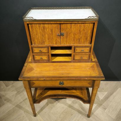 . Bureau bonheur du jour in marquetry on...