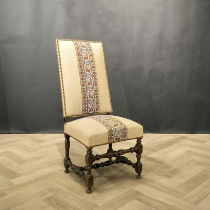 Chaise à haut dossier en bois naturel, piétement...