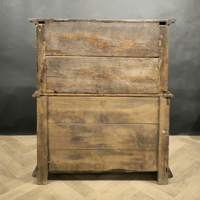 . Cabinet en bois naturel, ouvrant par 12...