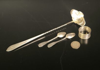 Silver lot (76.4 g):
- 2 small silver spoons....