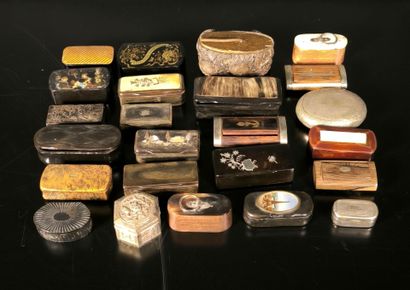 Collection de 24 boîtes XIXème et XXème siècles,...