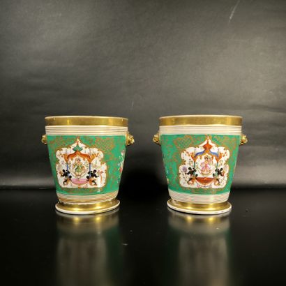 Paire de glacières en porcelaine de Paris...