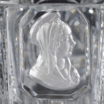 Saint-Louis. Moulded crystal goblet decorated...
