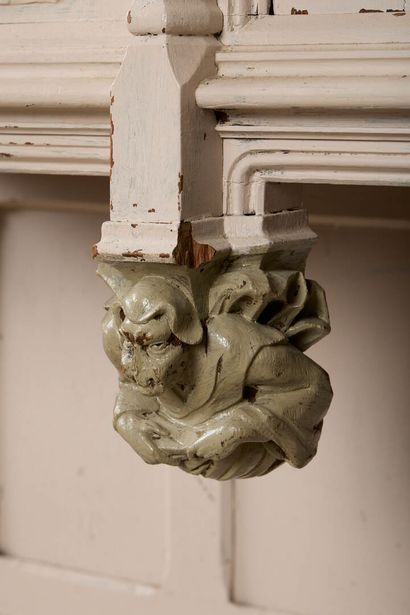 Armoire néogothique en chêne sculpté, repeint...