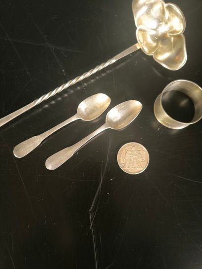 Silver lot (76.4 g):
- 2 small silver spoons....