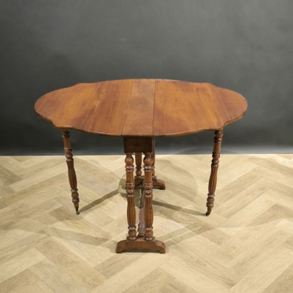 Mahogany gate leg table. England, 19th century....