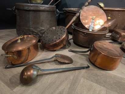 Ensemble de cuivres de cuisine et étains...