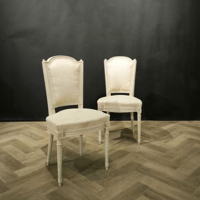 Pair of white lacquered wood chairs, white...