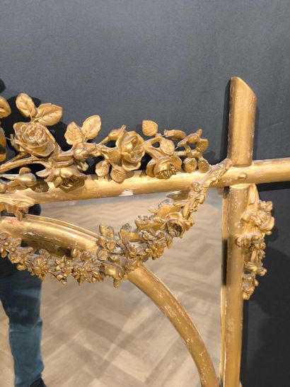 Wood and gilded stucco glazed mirror, decorated...
