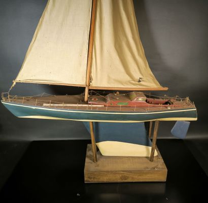 Sailboat model. (wear and accidents) Height...