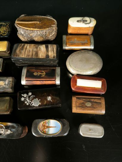 Collection de 24 boîtes XIXème et XXème siècles,...