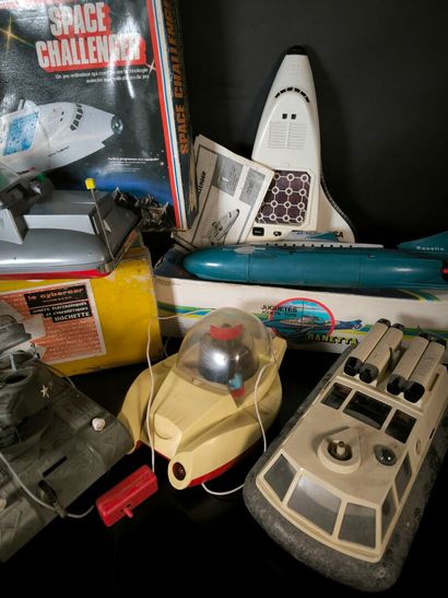 Set of toys (Damaged and missing): 
-The...