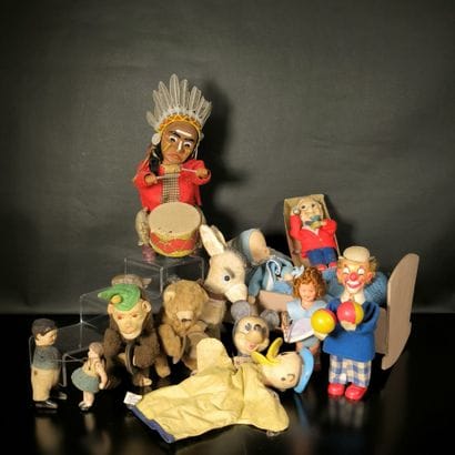 Set of 11 mechanical toys and 2 puppets (Damaged...