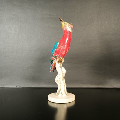 Bird in polychrome porcelain. Signed. Height:...