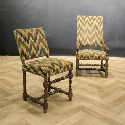 Ensemble d'un fauteuil et une chaise en bois...