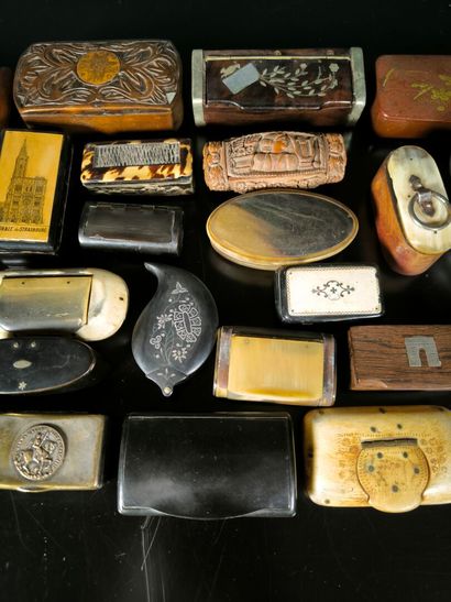Collection de 24 boîtes XIXème et XXème siècles,...