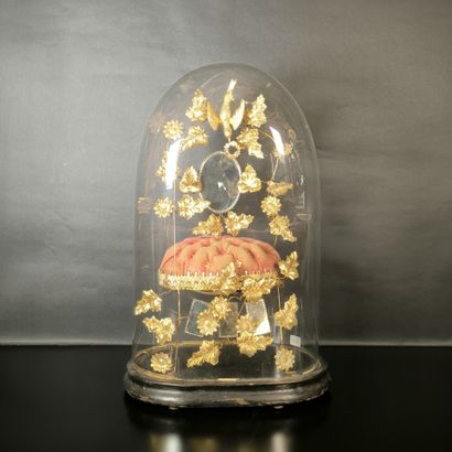 Bridal globe. Late 19th century. Height 50,...