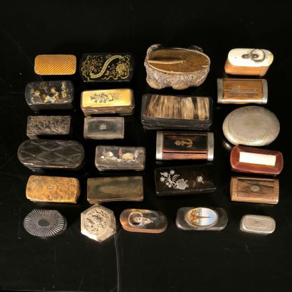 Collection de 24 boîtes XIXème et XXème siècles,...