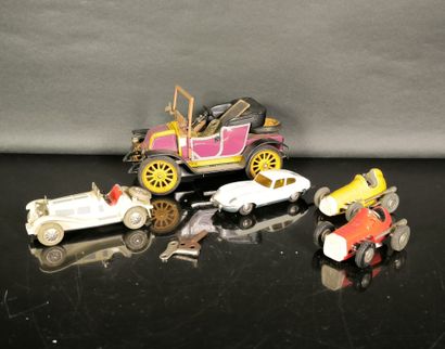 SCHUCO. 5 mechanical spring vehicles (Damaged...