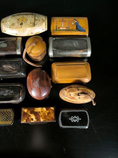 Collection de 24 boîtes XIXème et XXème siècles,...