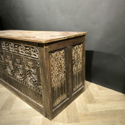 Bureau à caissons en chêne, ouvrant par 6...