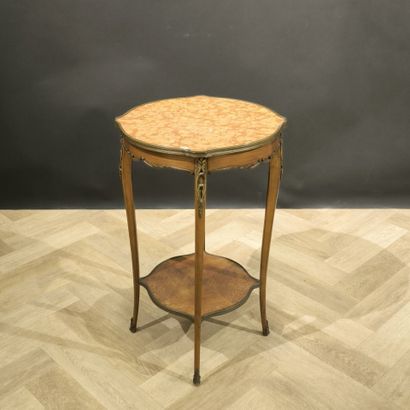 Small veneered pedestal table, crotch shelf,...