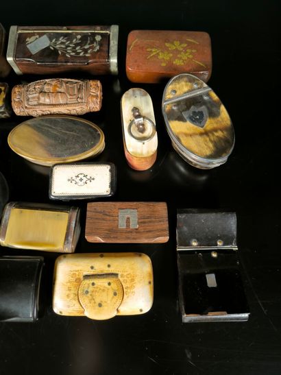 Collection de 24 boîtes XIXème et XXème siècles,...