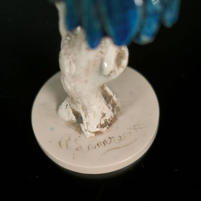 Bird in polychrome porcelain. Signed. Height:...