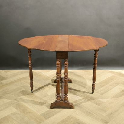 Mahogany gate leg table. England, 19th century....