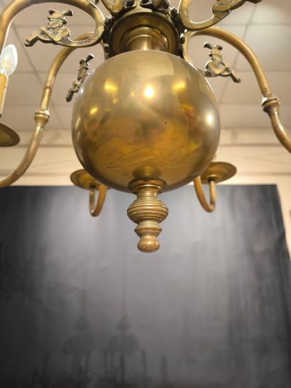 Lustre hollandais, à 8 lumières en laiton...