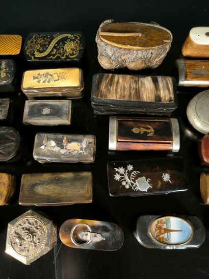Collection de 24 boîtes XIXème et XXème siècles,...