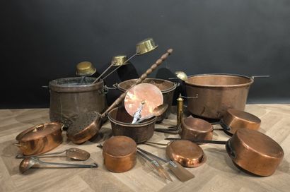 Ensemble de cuivres de cuisine et étains...