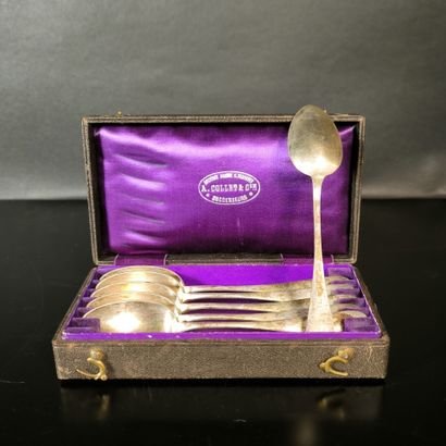 Set of 6 small spoons in plain silver. 104...