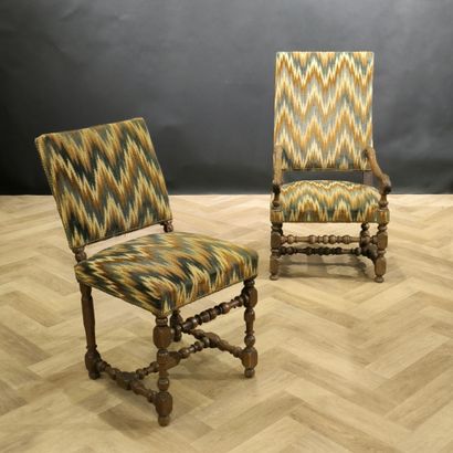 Ensemble d'un fauteuil et une chaise en bois...