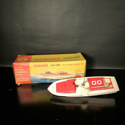 Set of 4 boats in sheet metal and plastic...