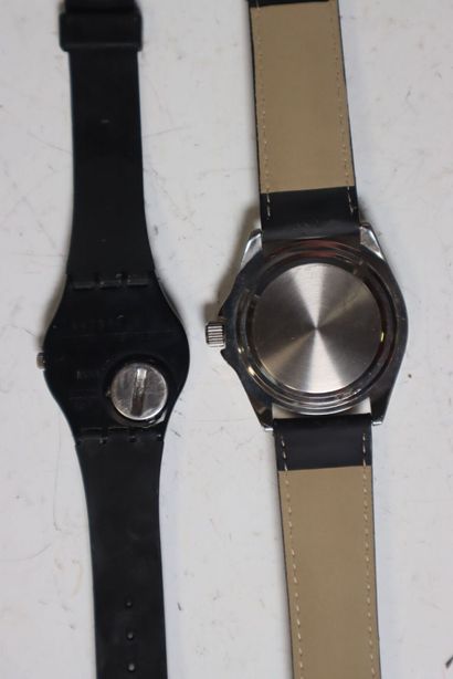 Three men's watches 
- Swatch, round steel...