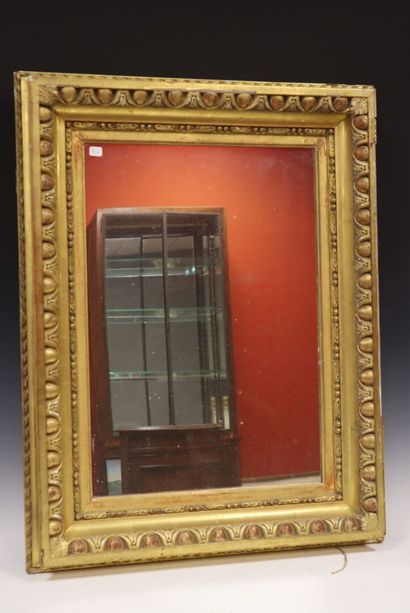 Miroir rectangulaire en bois doré, mouluré...