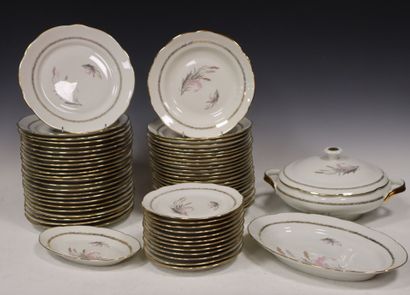Porcelaine de Sologne. 
Partie de service...