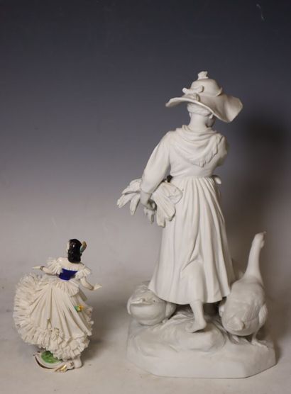 Personnage en biscuit 
Femme aux oies
H....