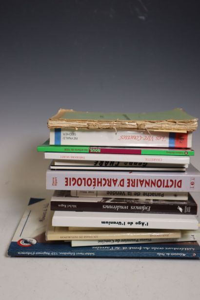 Lot of various books and novels on Vendée,...