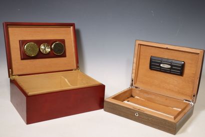 Two humidors with humidity control system
H...