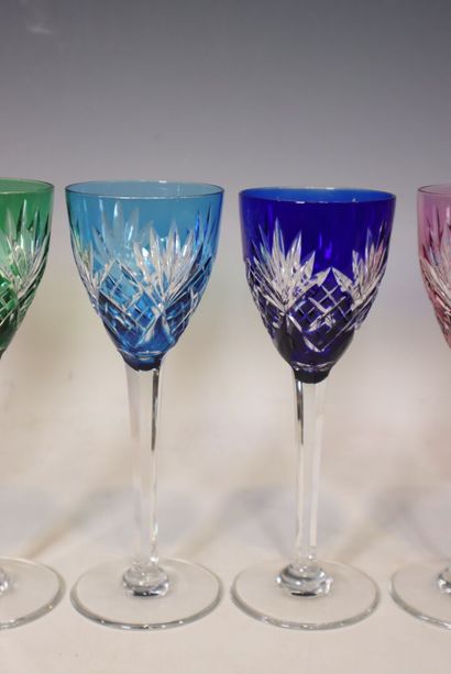SAINT LOUIS. 
Six verres à vin du Rhin en...